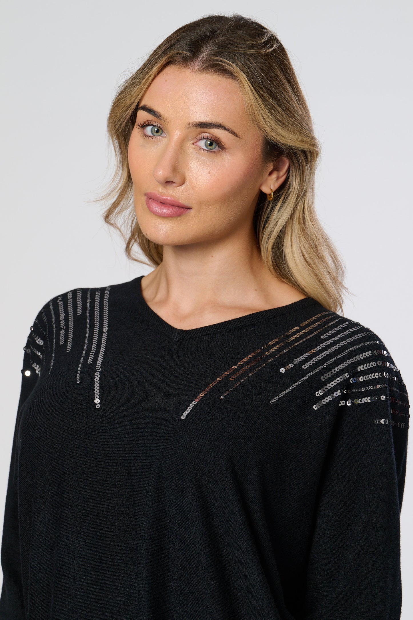 Sequin Embellished V-Neck Knitted Top