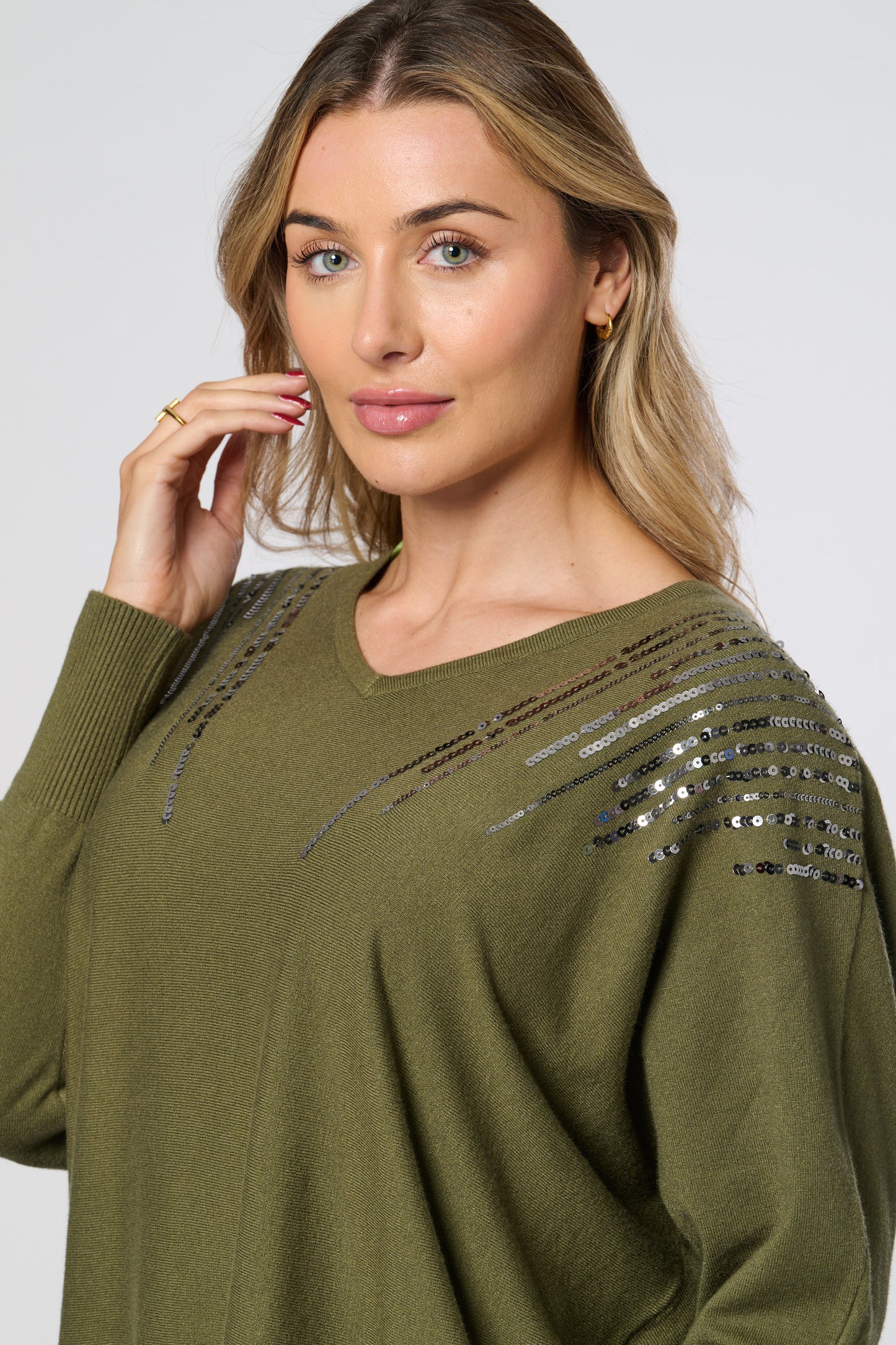 Sequin Embellished V-Neck Knitted Top