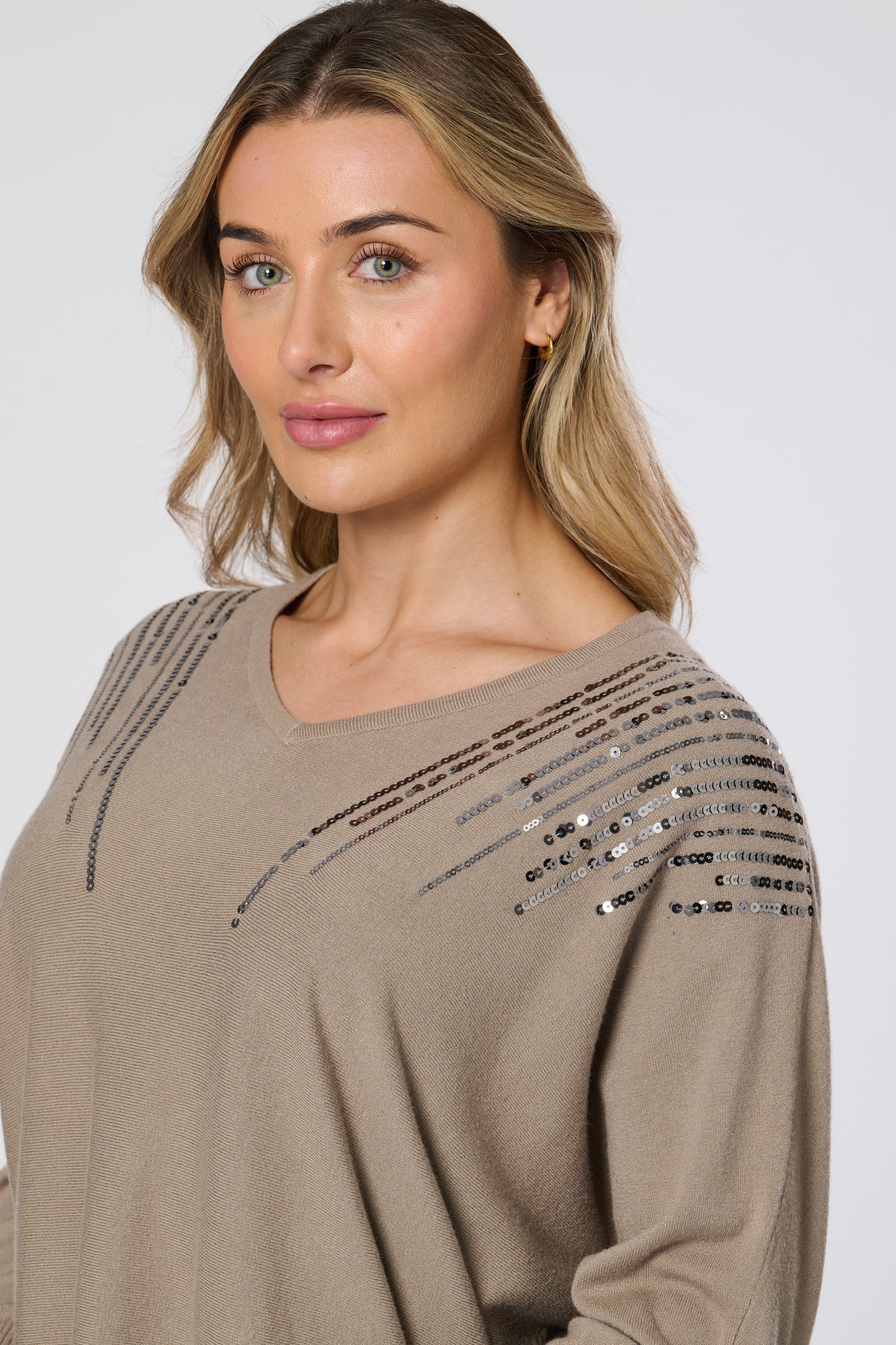 Sequin Embellished V-Neck Knitted Top