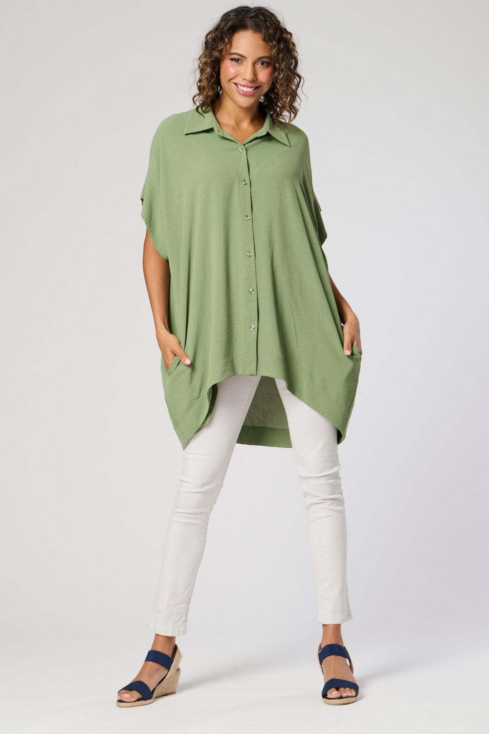 7562-A Oversized tunic with deep cuffs and dip back (Wholesale Pack Of 7) Pre-Order