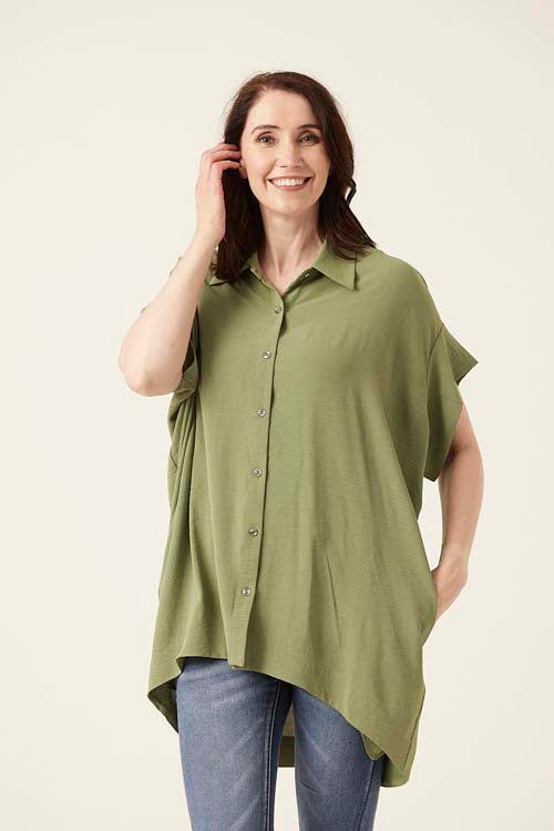 7562-A Oversized tunic with deep cuffs and dip back (Wholesale Pack Of 7) Pre-Order