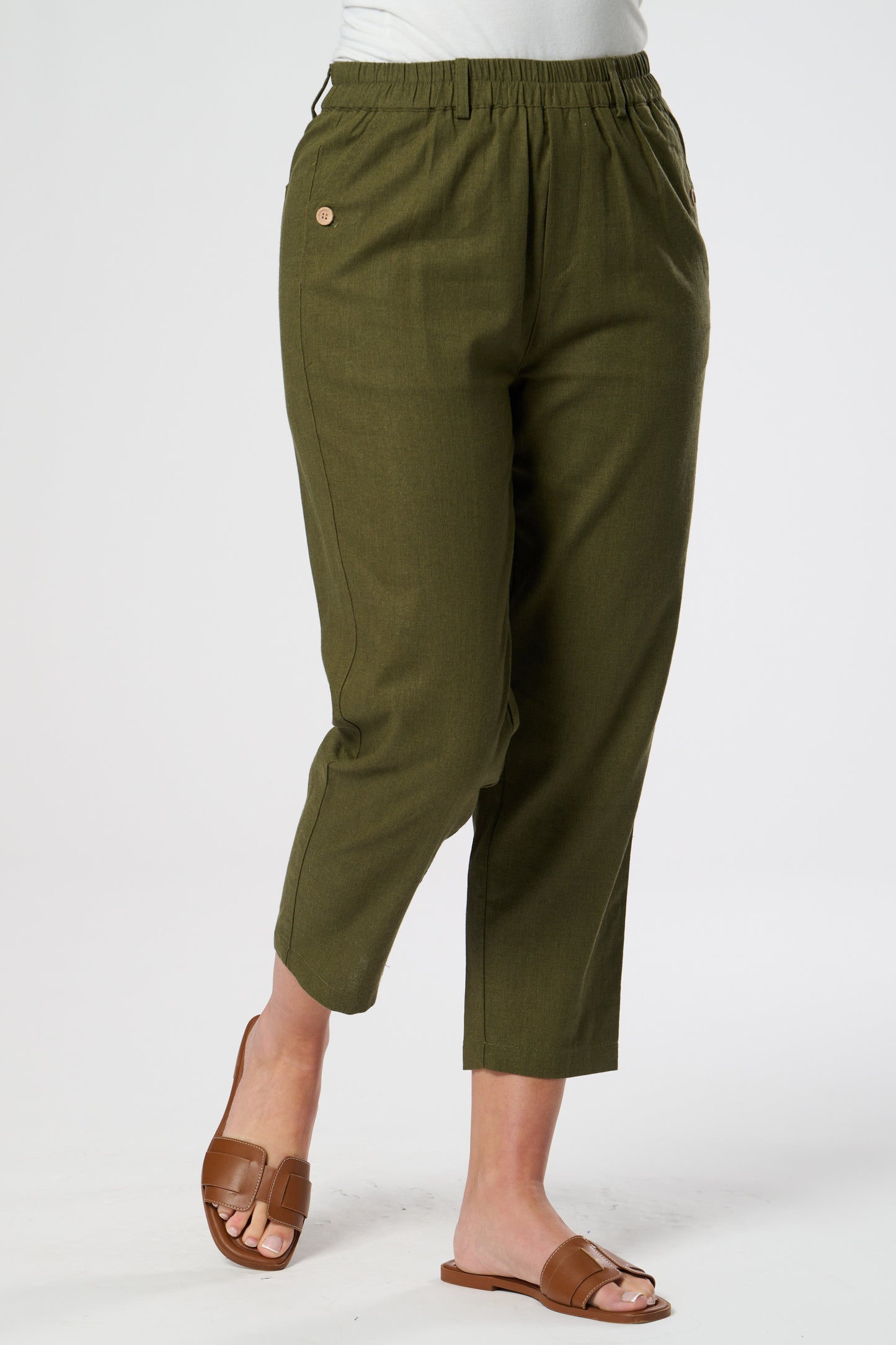 Elasticated waist crop trouser with angle front pockets and buttons.