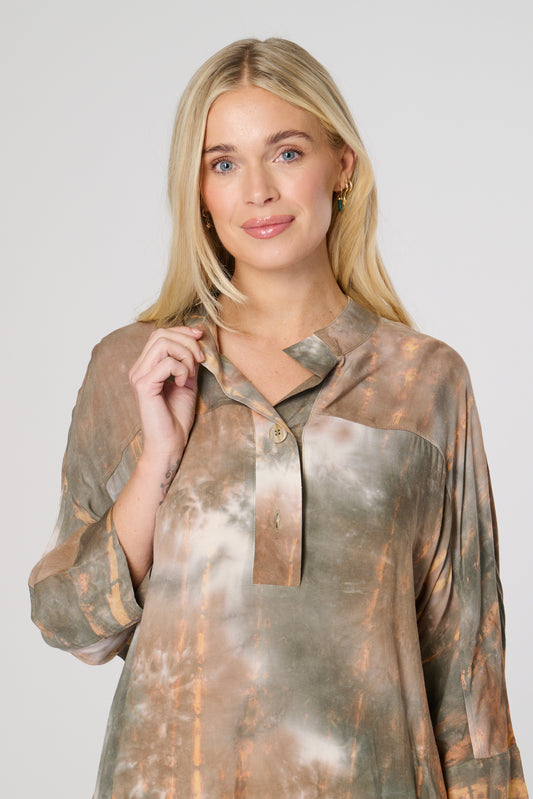 7943-A Batwing shape top with wide front placket and stand collar (Wholesale Pack Of 7) Pre-Order